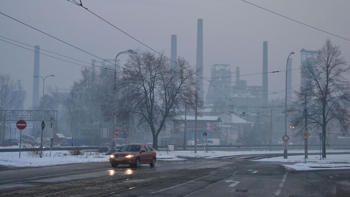 Celý Moravskoslezský kraj trápí smog. Meteorologové vydali varování